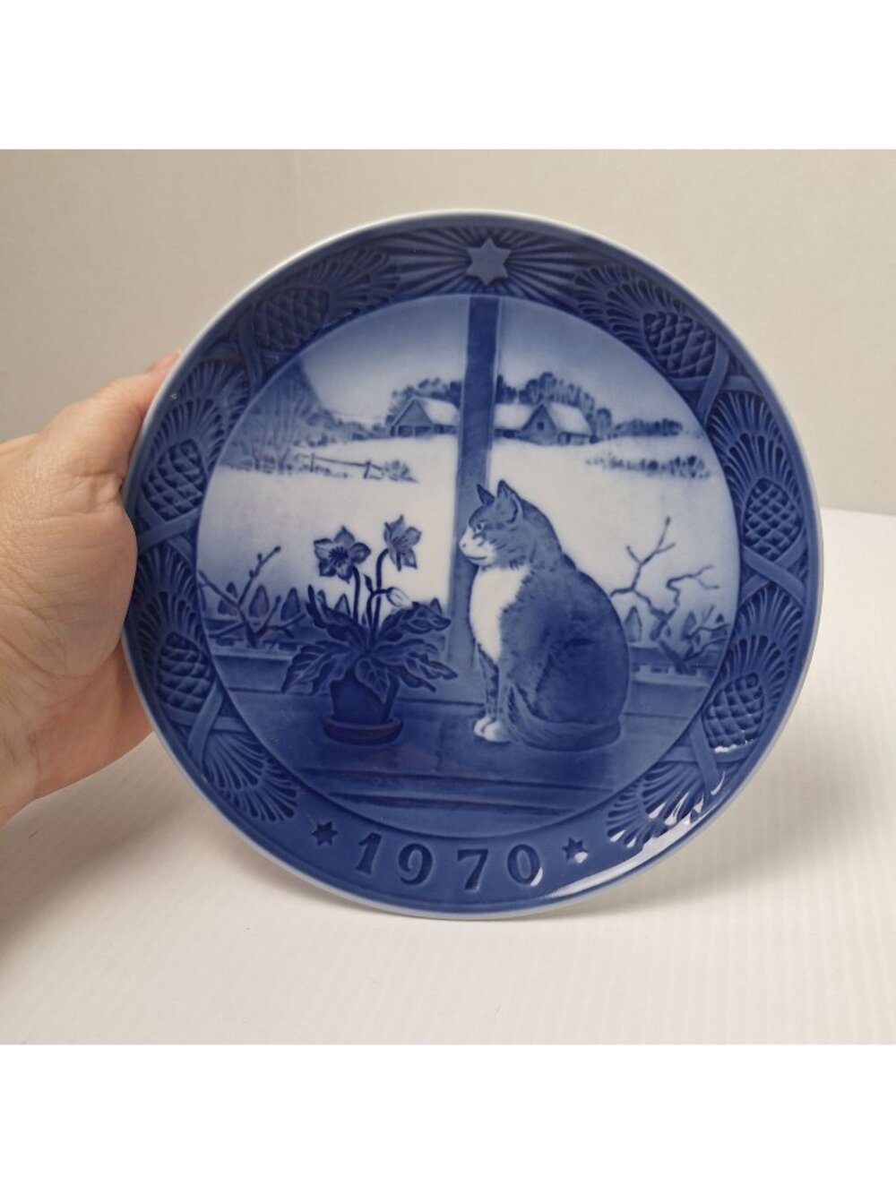 VINTAGE 1970 ROYAL COPENHAGEN DENMARK "ROSE AND CAT" KAI LANGE COLLECTOR PLATE